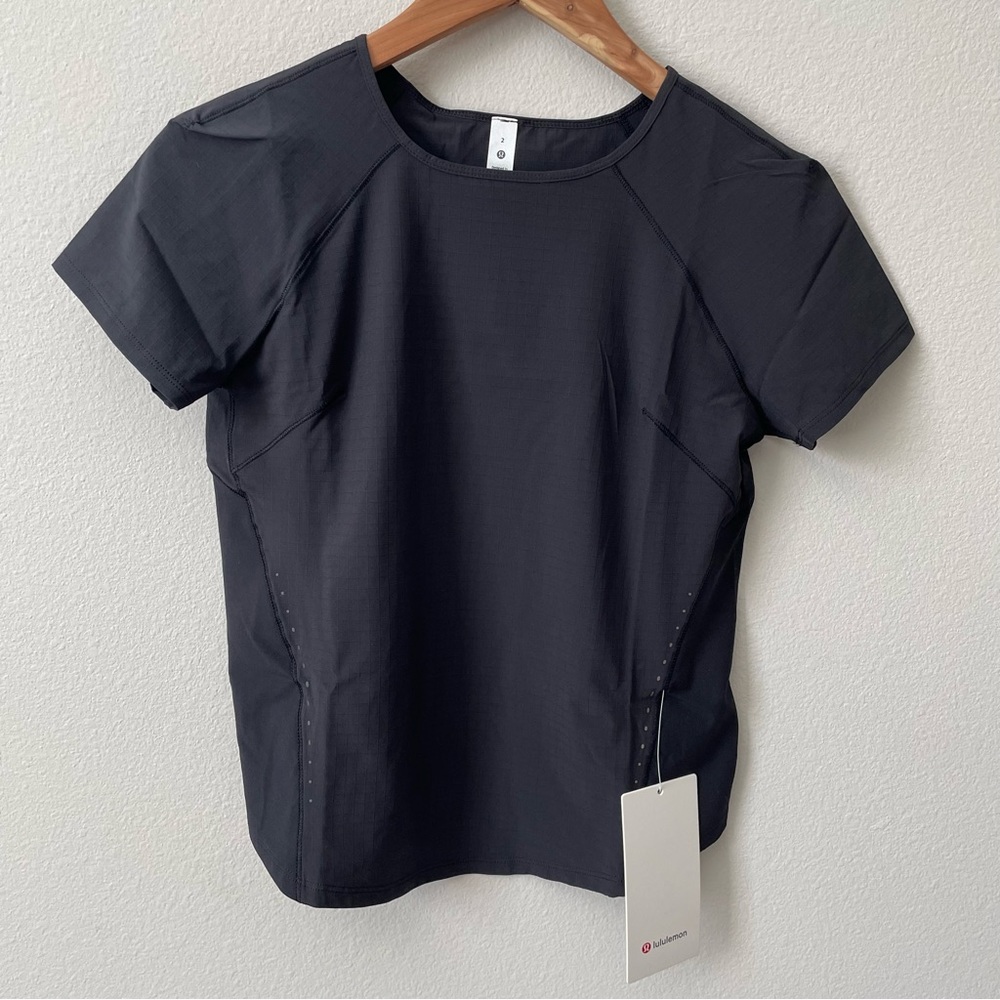 NWT Lululemon Lightweight Stretch Running Short Sleeve Shirt Black Size 2
